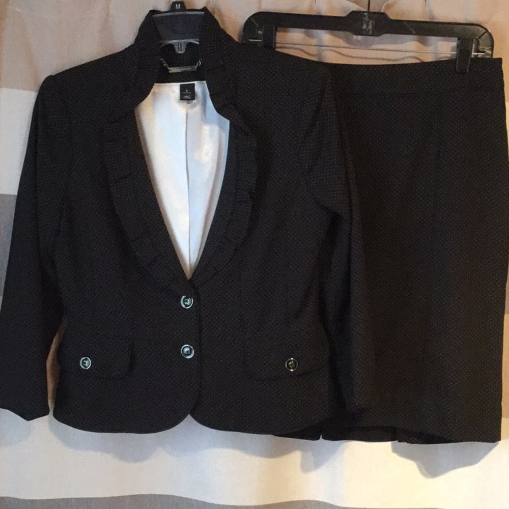 💥PRICE DROP $10💥 WH/BM Classy Suit